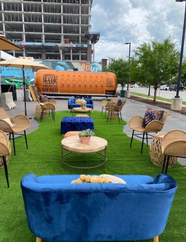 Where to find Amira Cobalt Velvet Loveseat in Tulsa